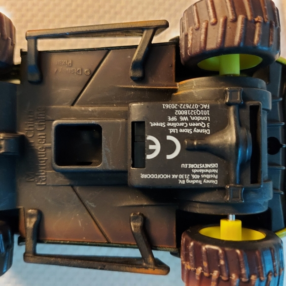 Trunk Fresh XRS Mud Racing Disney Pixar Cars 1:43 - Picture 7 of 7